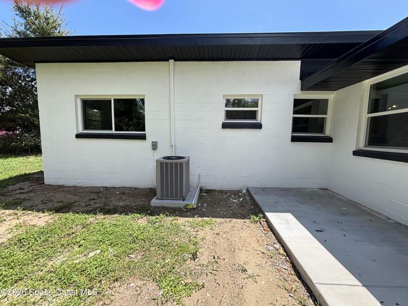 4 bedroom Single Family Residence at 1041 Rosella Lane, Whispering Oaks 2nd Sec, Titusville — photo 3