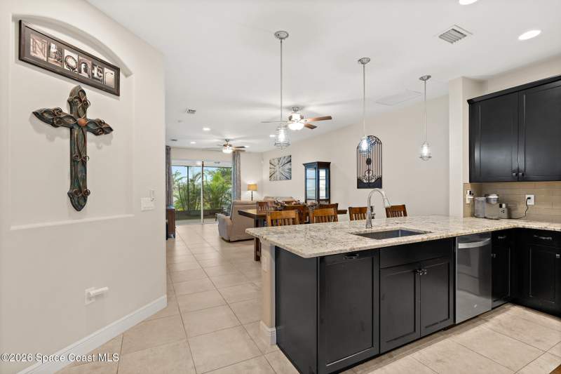 3 bedroom Townhouse at 7733 Loren Cove Drive, Loren Cove, Melbourne — photo 4