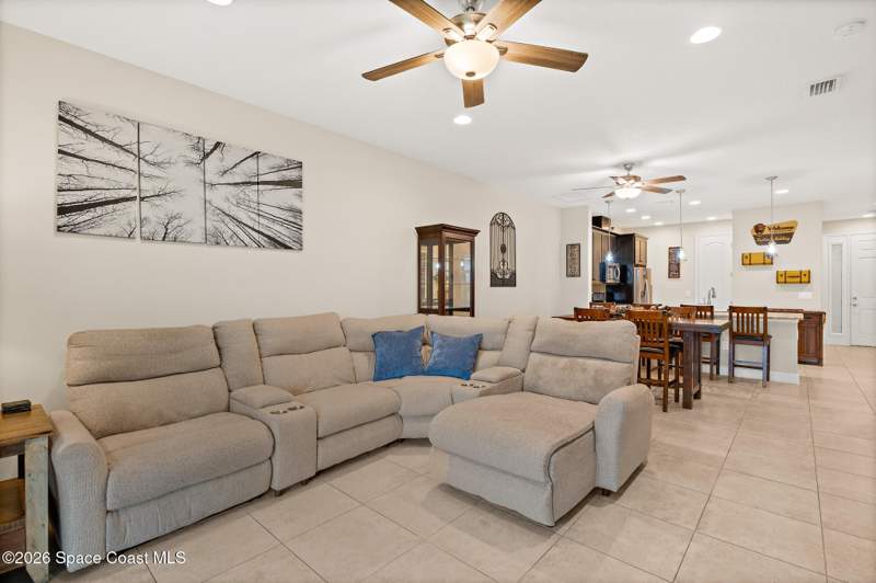 3 bedroom Townhouse at 7733 Loren Cove Drive, Loren Cove, Melbourne — photo 5