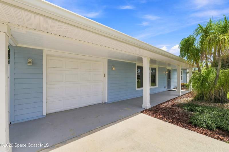 3 bedroom Single Family Residence at 110 W Pasco Lane, Cocoa Ocean Beach Subd, Cocoa Beach — photo 4