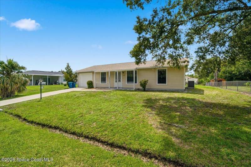 3 bedroom Single Family Residence at 588 Tropicaire Avenue, Port Malabar Unit 19, Palm Bay — photo 2