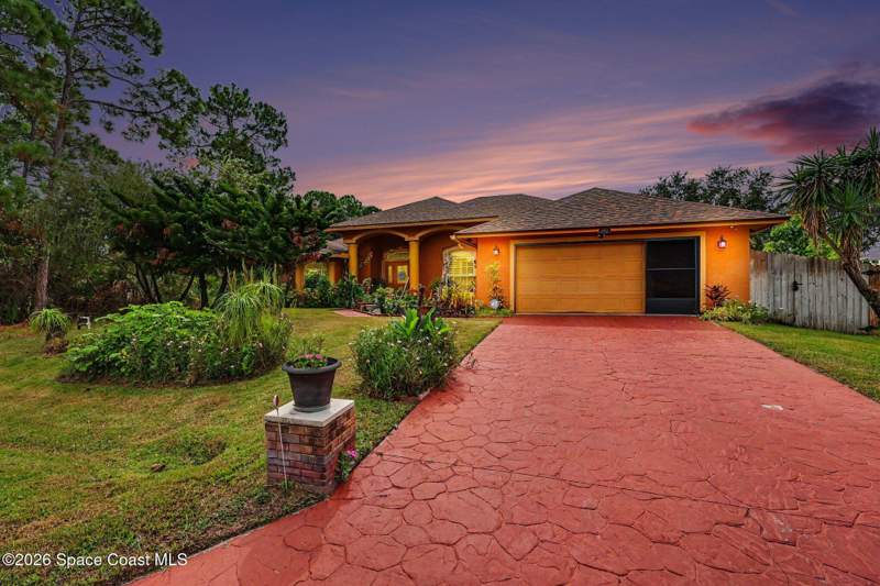3 bedroom Single Family Residence at 882 Palo Alto Street, Port Malabar Unit 24, Palm Bay — photo 2