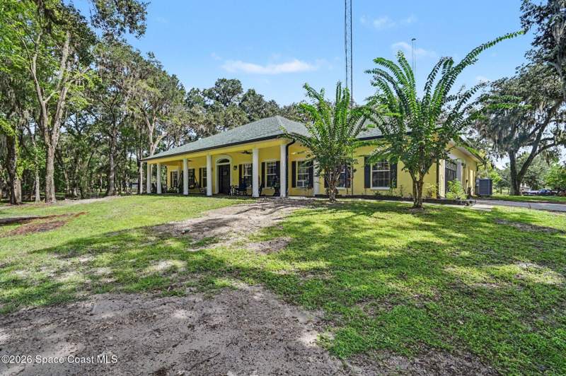 4 bedroom Single Family Residence at 4405 Brighton Boulevard, Indian River Park, Mims — photo 2