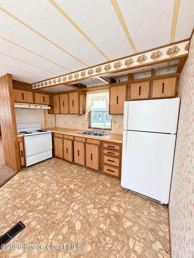 2 bedroom Manufactured Home at 3251 Nancy Avenue, Northgate Mobile Ranch 1st Add, Mims — photo 2