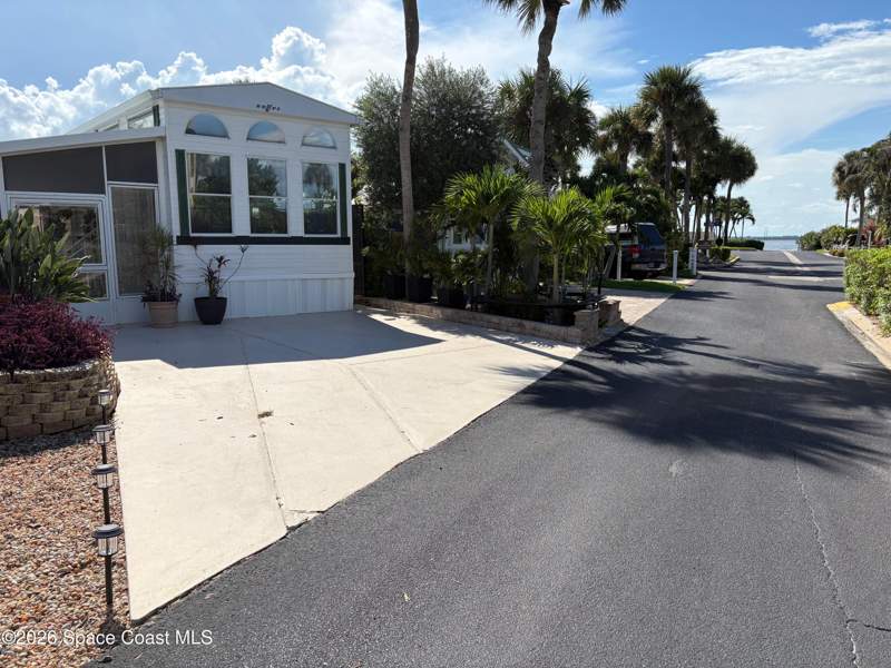 2 bedroom Manufactured Home at 885 Horizon Lane #414, Outdoor Resorts, Melbourne Beach — photo 4