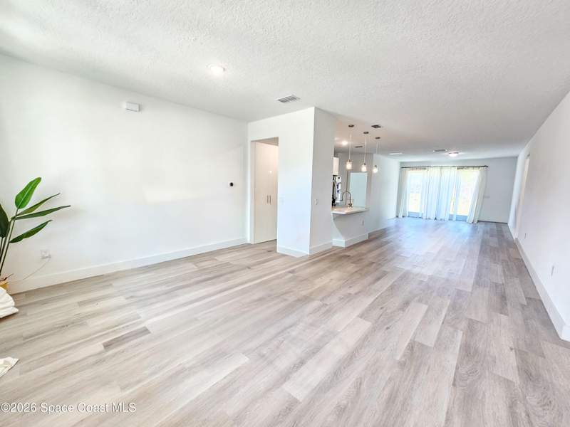 5 bedroom Single Family Residence at 1370 Cogan Drive, Port Malabar Unit 24, Palm Bay — photo 4