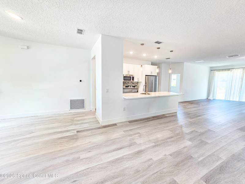 5 bedroom Single Family Residence at 1370 Cogan Drive, Port Malabar Unit 24, Palm Bay — photo 5