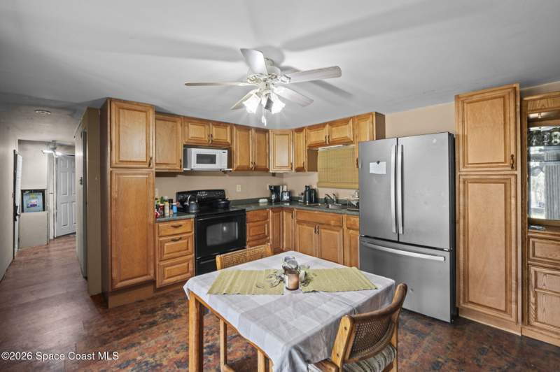 2 bedroom Manufactured Home at 6673 Bear Trail, Canaveral Groves Subd Per Sb 2 Pg 64, Cocoa — photo 2
