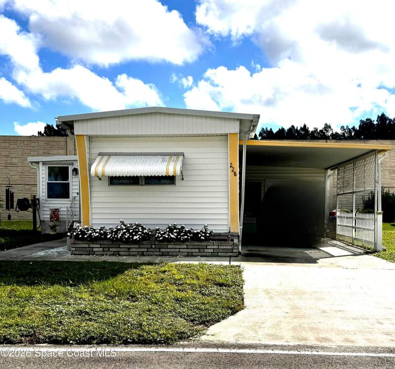 2 bedroom Manufactured Home at 228 Holiday Park Boulevard, Port Malabar Holiday Park Unit 1, Palm Bay — photo 3