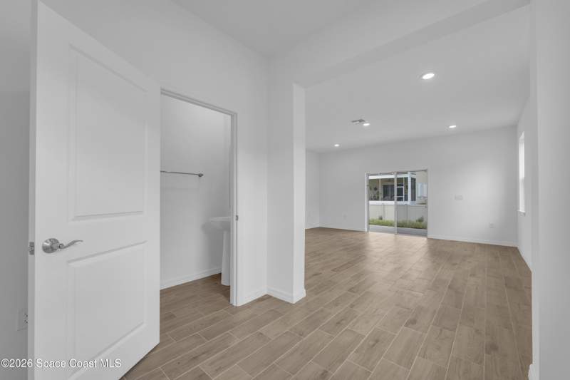 4 bedroom Single Family Residence at 906 Castleford Avenue, Reserve at Country Club Lakes Estates, Palm Bay — photo 3