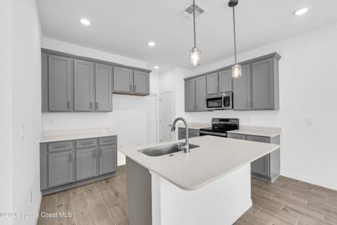906 Castleford Avenue, Palm Bay FL - photo 12 of 41