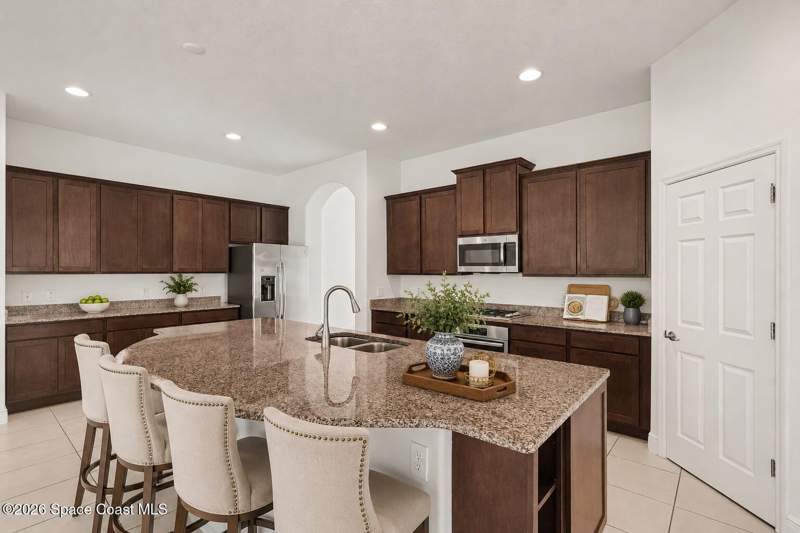4 bedroom Single Family Residence at 4262 Ruthann Circle, Glen Ridge, Melbourne — photo 2