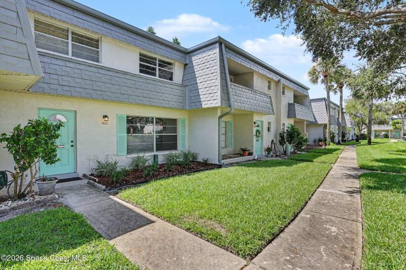 3 bedroom Townhouse at 426 Blue Jay Lane, Waterway Townhouse Condo 1, Satellite Beach — photo 3