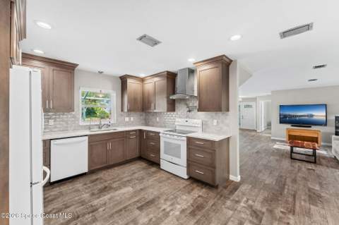 423 6th Avenue, Melbourne Beach FL - photo 9 of 42