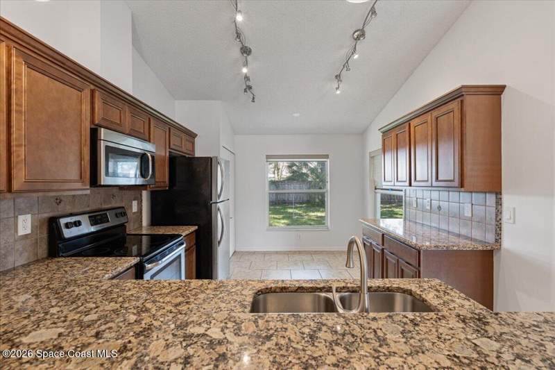 3 bedroom Single Family Residence at 816 Hunters Creek Drive, Hunters Creek Phase II, Melbourne — photo 4