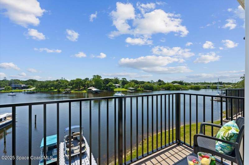 2 bedroom Townhouse at 913 Paddleboard Court, Elbow Creek Townhomes, Melbourne — photo 4