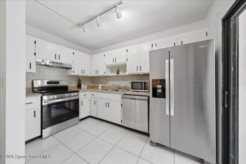 2913 Vista Oaks Circle, Palm Bay FL - photo 9 of 21