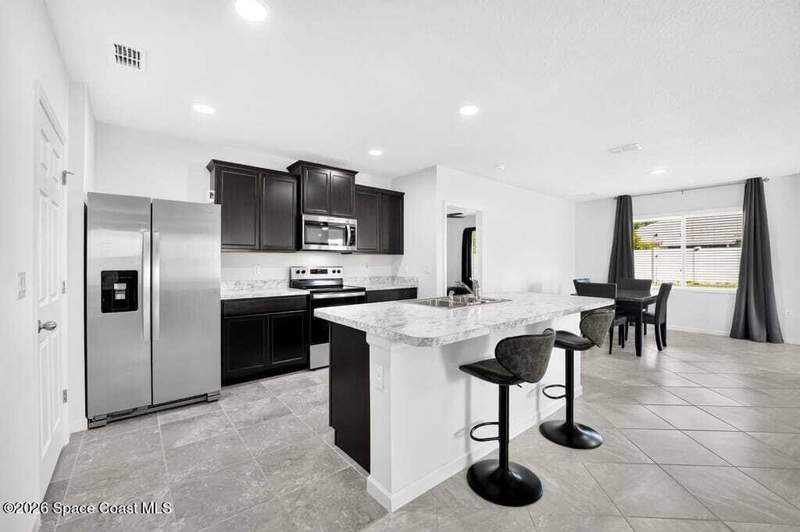 3 bedroom Single Family Residence at 211 Guinevere Drive, Brentwood Lakes Phase III, Palm Bay — photo 3