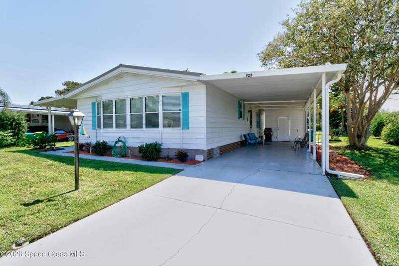 2 bedroom Mobile Home at 923 Hemlock Street, Haven Green Pinewood Sec Replat, Barefoot Bay — photo 3