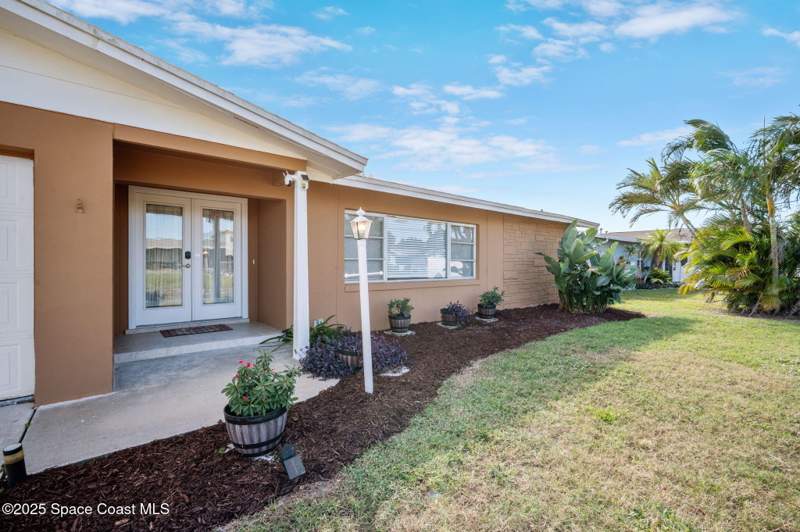 4 bedroom Single Family Residence at 1505 W Central Avenue, Surfside Estates Unit 3, Merritt Island — photo 3
