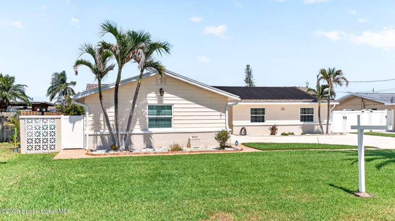 4 bedroom Single Family Residence at 328 Carmine Drive, Venetian Way Sec 1, Cocoa Beach — photo 2