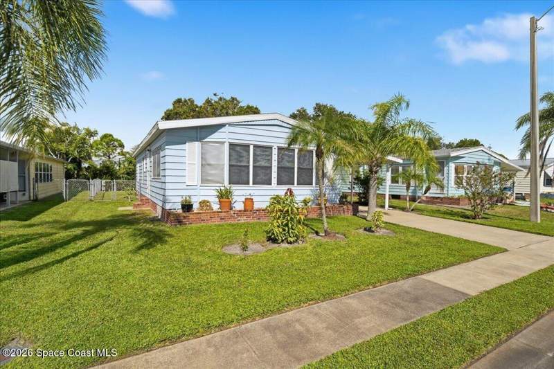 2 bedroom Manufactured Home at 1884 Mango Street, Palm Bay Colony Sec 3, Palm Bay — photo 2