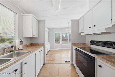 1884 Mango Street, Palm Bay FL - photo 10 of 39