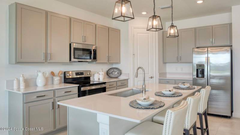 4 bedroom Single Family Residence at 2155 Majorelle Drive, Riverwood at Everlands, Palm Bay — photo 2