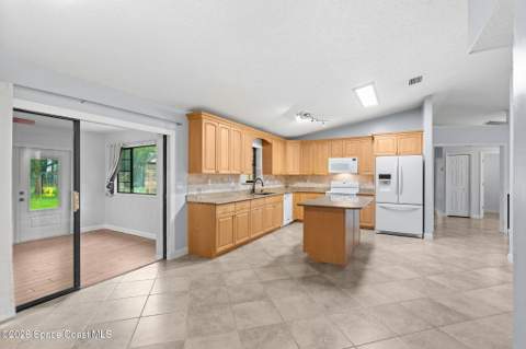 735 Pineda Avenue, Palm Bay FL - photo 15 of 48