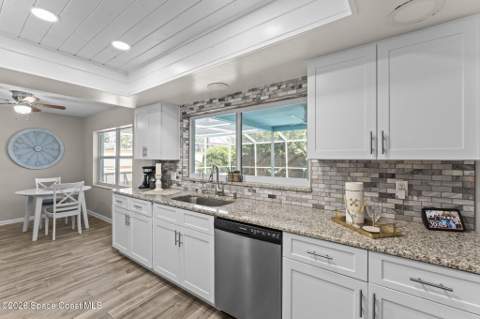 316 Dorset Drive, Cocoa Beach FL - photo 12 of 36