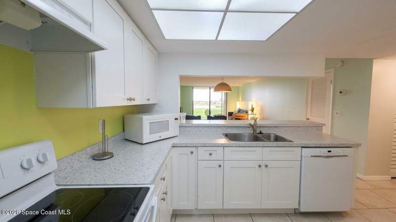 1 bedroom Condominium at 1860 Atlantic Avenue #B102, Royale Towers Condo Ph II, Cocoa Beach — photo 2