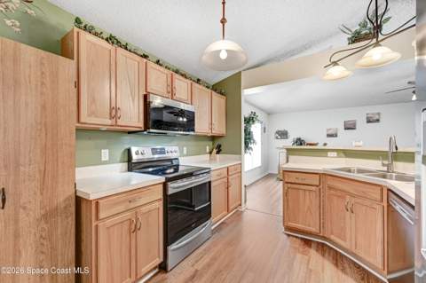 1652 La Maderia Drive, Palm Bay FL - photo 21 of 44