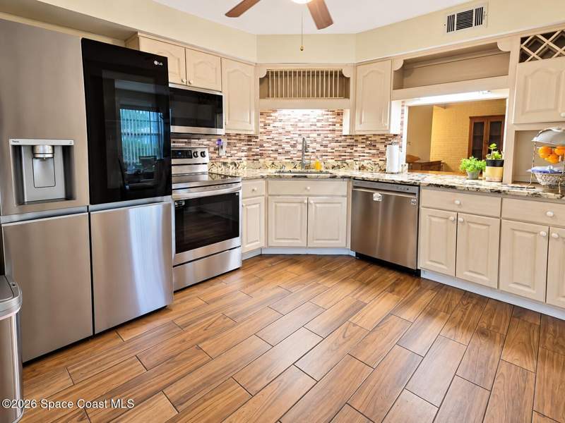 3 bedroom Condominium at 4880 Lake Waterford Way #3-220, The Gables II at Lake In The Woods Ph III, Melbourne — photo 3