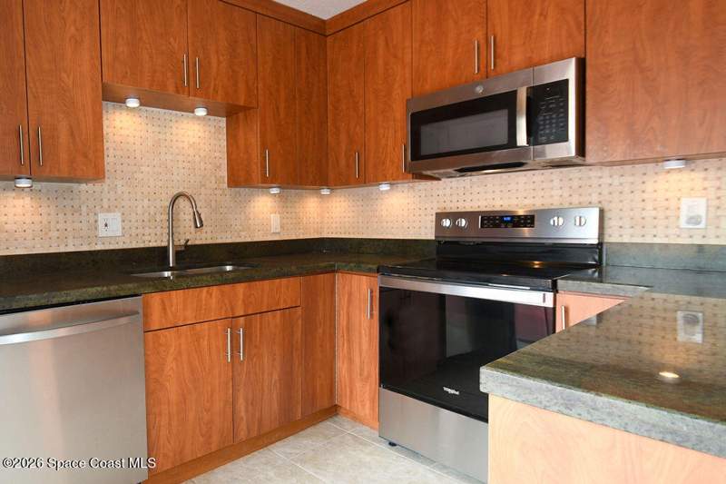 2 bedroom Townhouse at 4014 NE Vista Oaks Circle, Vista Oaks West, Palm Bay — photo 5