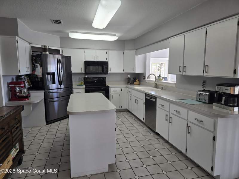 4 bedroom Single Family Residence at 1660 N Banana River Drive, Riviera Isles Unit 1, Merritt Island — photo 3