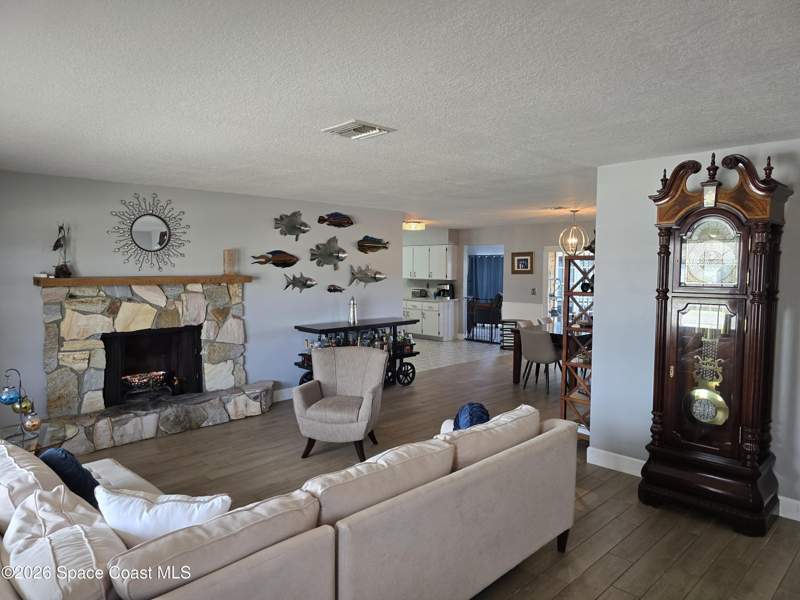 4 bedroom Single Family Residence at 1660 N Banana River Drive, Riviera Isles Unit 1, Merritt Island — photo 4