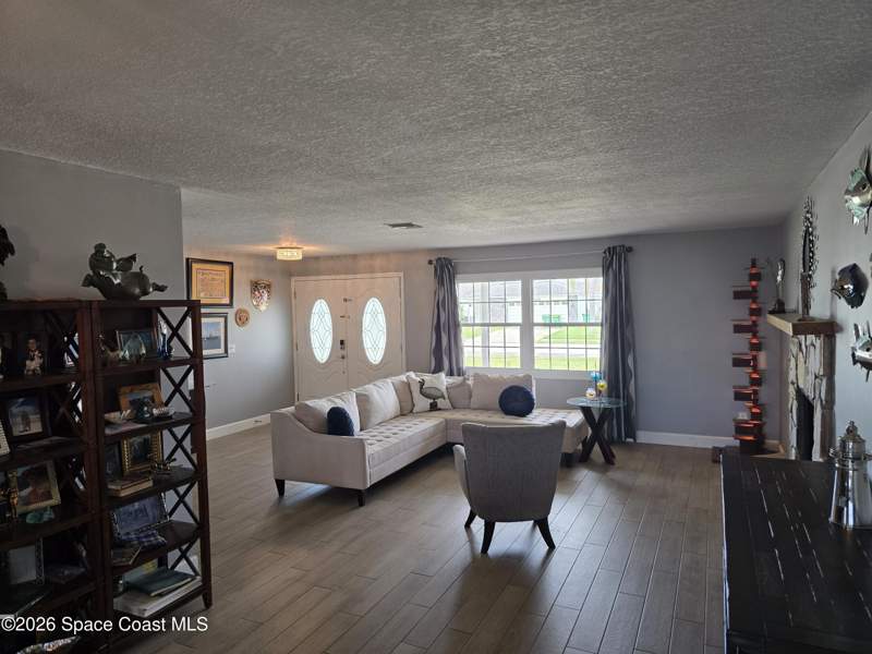 4 bedroom Single Family Residence at 1660 N Banana River Drive, Riviera Isles Unit 1, Merritt Island — photo 5