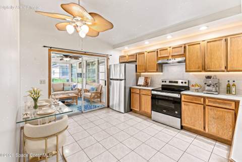 910 Cross Lake Drive, Melbourne FL - photo 8 of 24