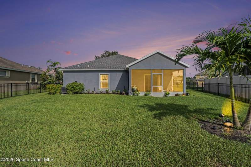 4 bedroom Single Family Residence at 132 Broyles Drive, Replat of Holly Trace Bayside Lakes, Palm Bay — photo 4