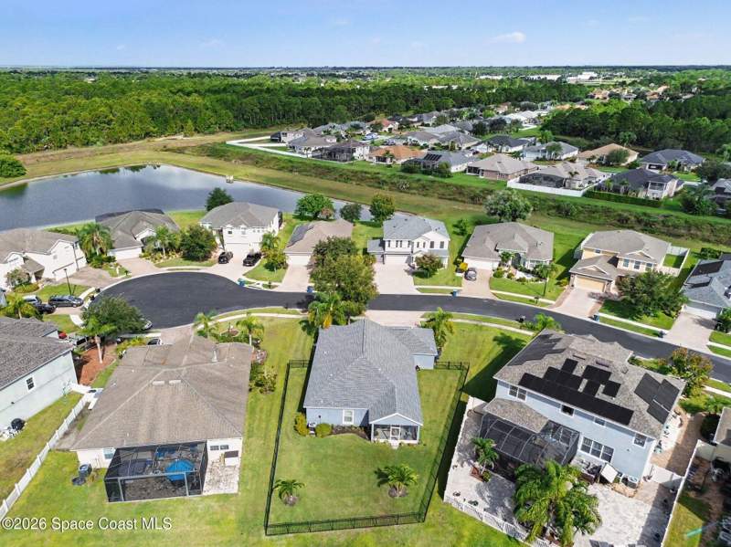 4 bedroom Single Family Residence at 132 Broyles Drive, Replat of Holly Trace Bayside Lakes, Palm Bay — photo 2