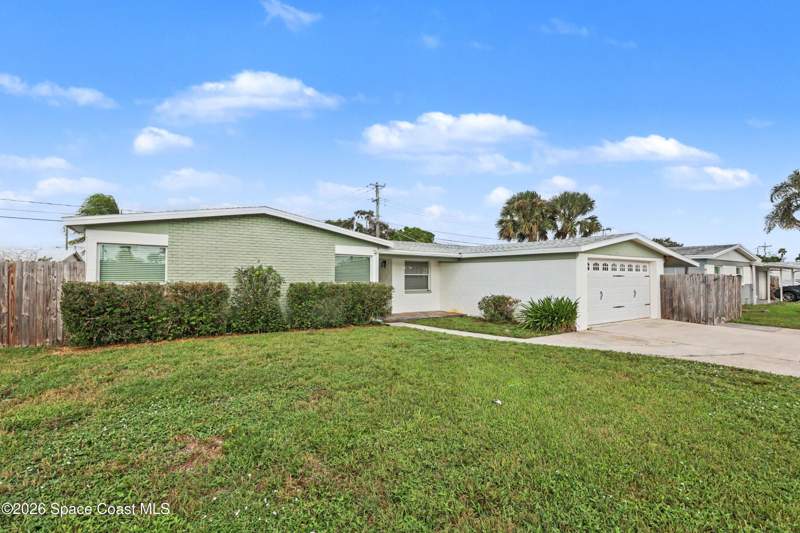 4 bedroom Single Family Residence at 915 Waikiki Drive, Catalina Isle Estates Unit 2A, Merritt Island — photo 2