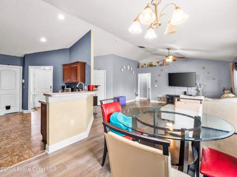 256 Eckert Street, Palm Bay FL - photo 9 of 33