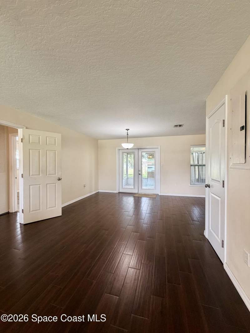 4 bedroom Single Family Residence at 550 Comanche Avenue, Cresthaven Homes Sec 2, Melbourne — photo 3