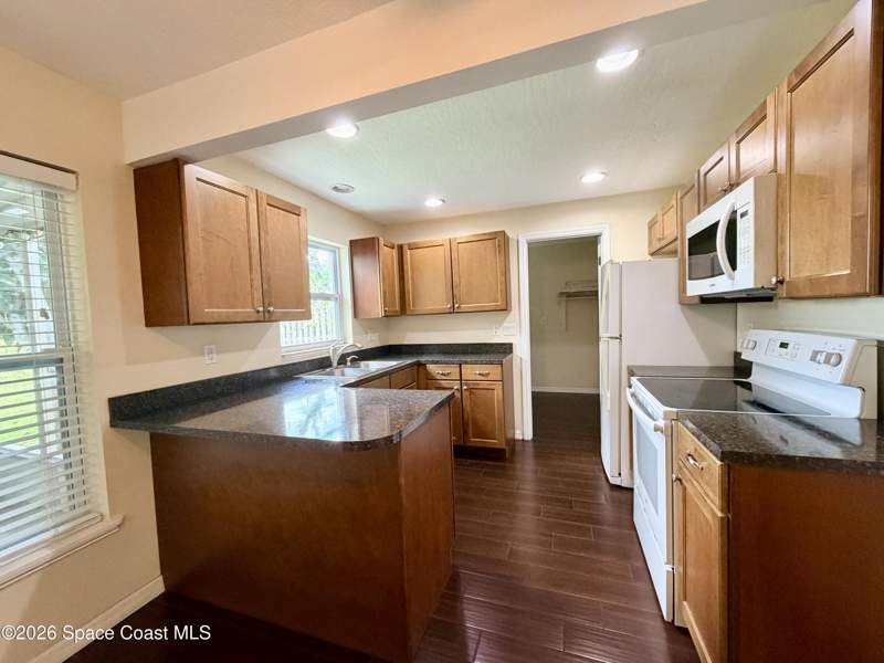 4 bedroom Single Family Residence at 550 Comanche Avenue, Cresthaven Homes Sec 2, Melbourne — photo 5