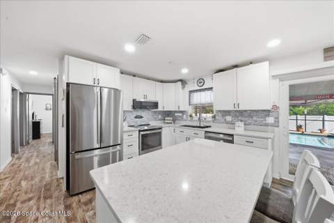 1320 Johns Circle, Merritt Island FL - photo 8 of 43
