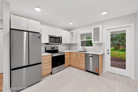 5650 Stamford Street, Mims FL - photo 10 of 29