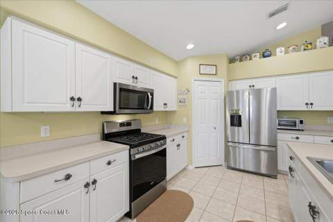 2179 Chinaberry Circle, Palm Bay FL - photo 10 of 29