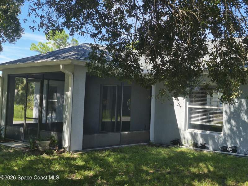 3 bedroom Single Family Residence at 100 Bellbrook Street, Port Malabar Unit 25, Palm Bay — photo 2