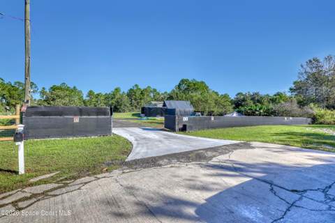 4123 Hidden Lakes Drive, Mims FL - photo 6 of 58