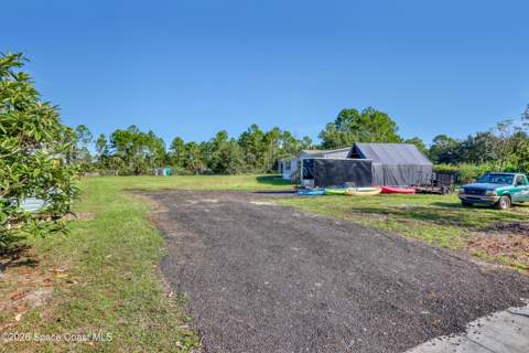 4123 Hidden Lakes Drive, Mims FL - photo 7 of 58